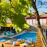 Appart hôtel Lena Boutique *